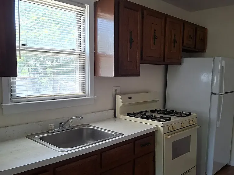 8 Bartholdi Ave #2R — Photo 2