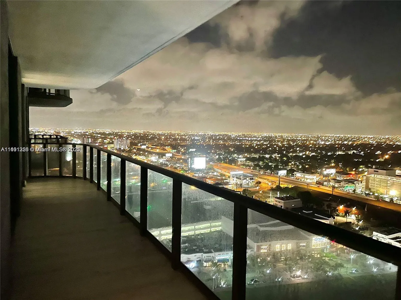 3401 Midtown Condo — Photo 4