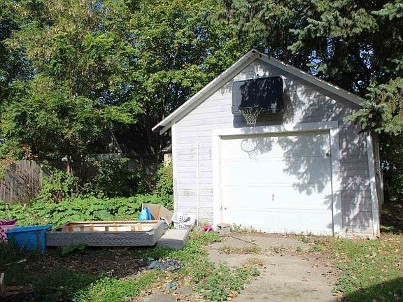 3rd image of 1040 Ossington Ave