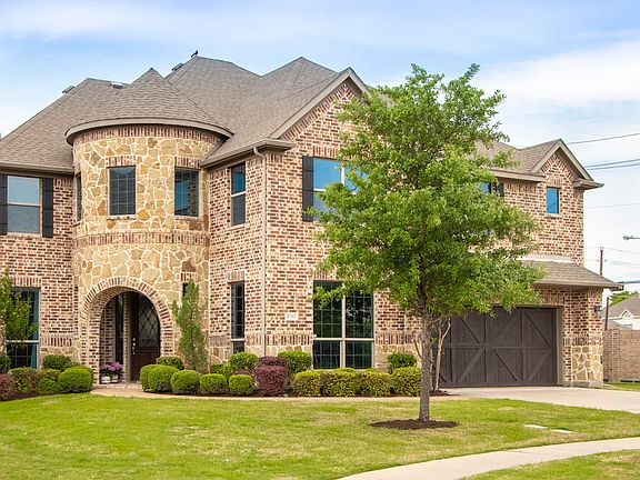 Front elevation. Culdesac.