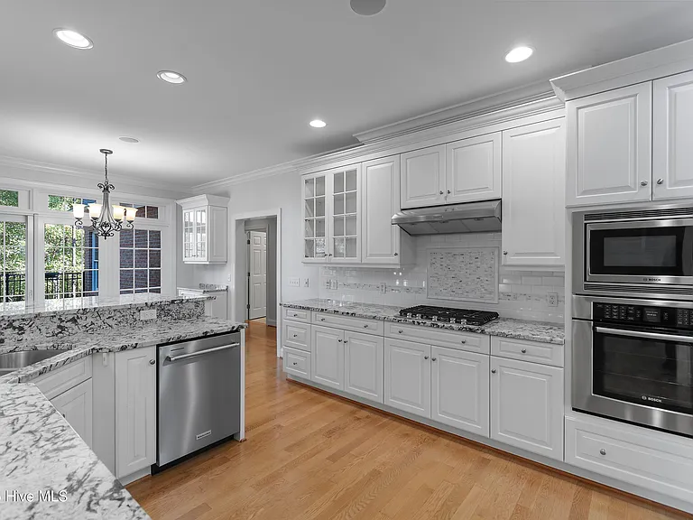 3792 Bancroft Pl — Photo 9