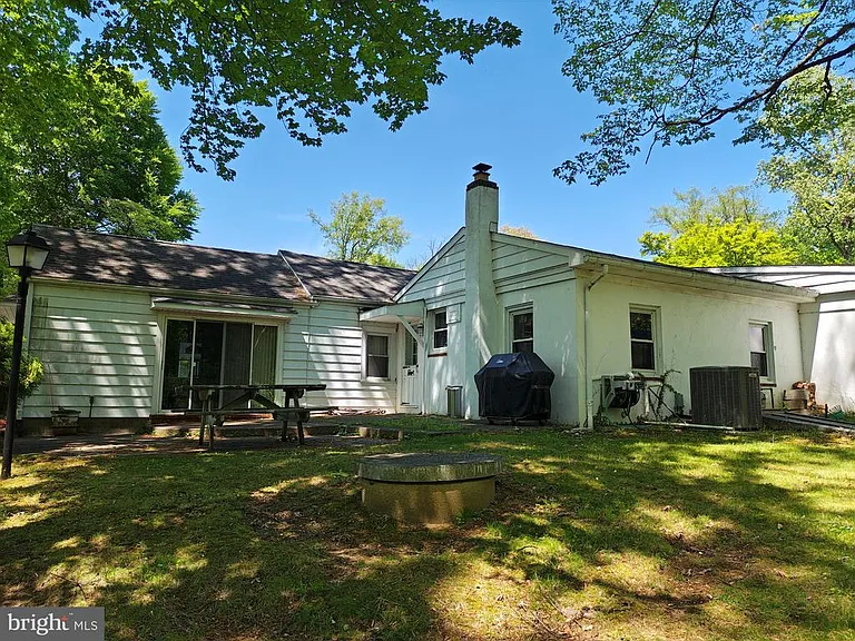 11 Sylvan Ave — Photo 17