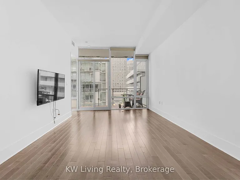 29 Queens Quay E #828 — Photo 14