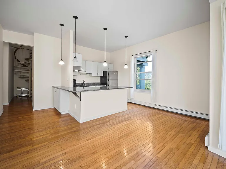 38 Pleasant St #6 — Photo 4