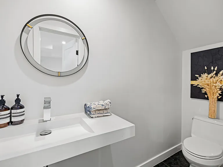 22 Seaton Pl NW #A — Photo 6