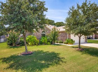 512 J R Stoff Dr, Azle, TX 76020