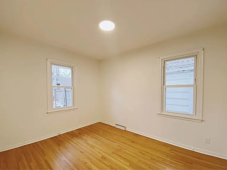 3605 E 26th St — Photo 5