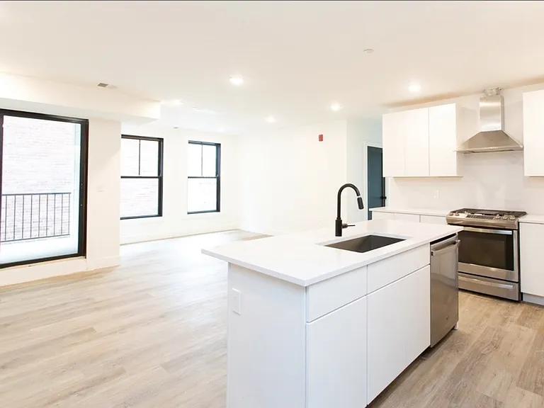 173 Magnolia St #4 — Photo 4