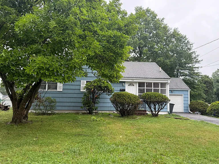 132 Heather Hill Rd — Photo 1