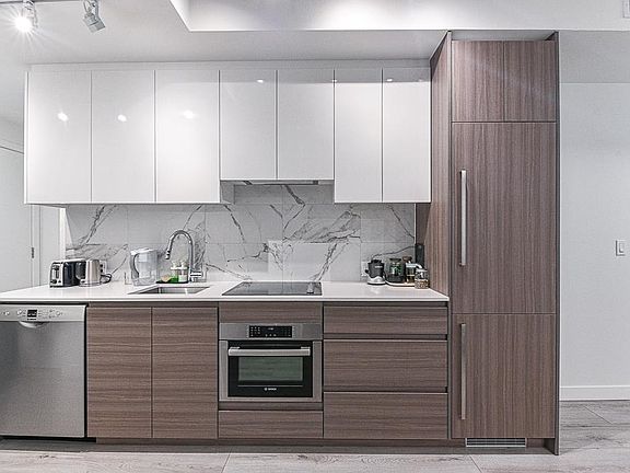 3rd image of 10626 City Pkwy #1714