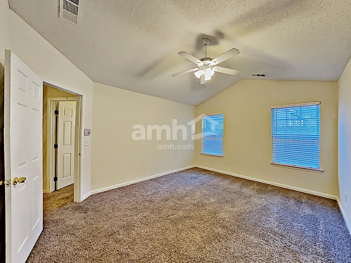 Building Photo - 4457 Grove Dr NW
