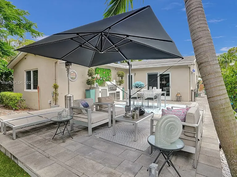 1001 NE 17th Ct — Photo 25