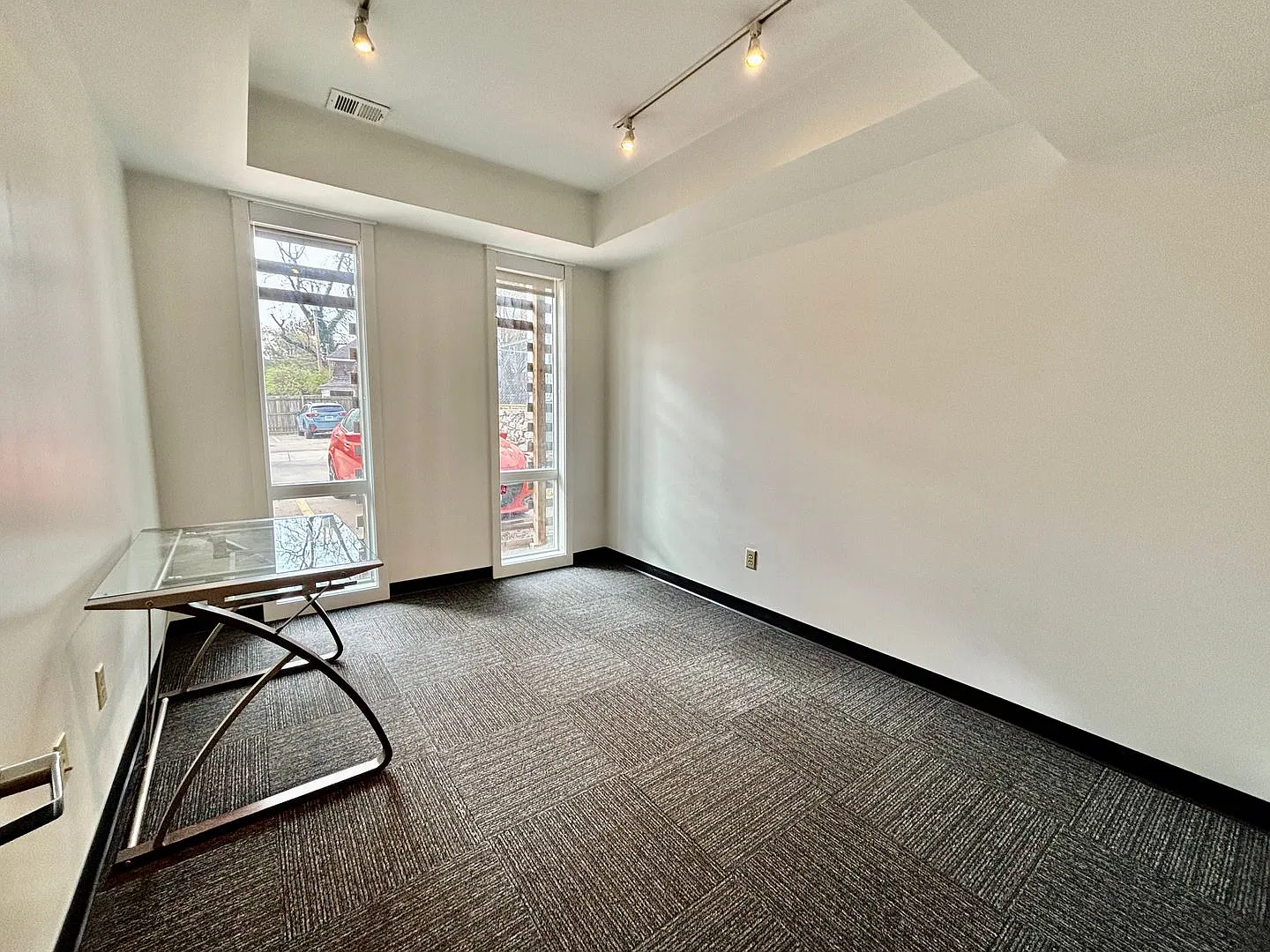 1001 W 39th Street — Photo 2