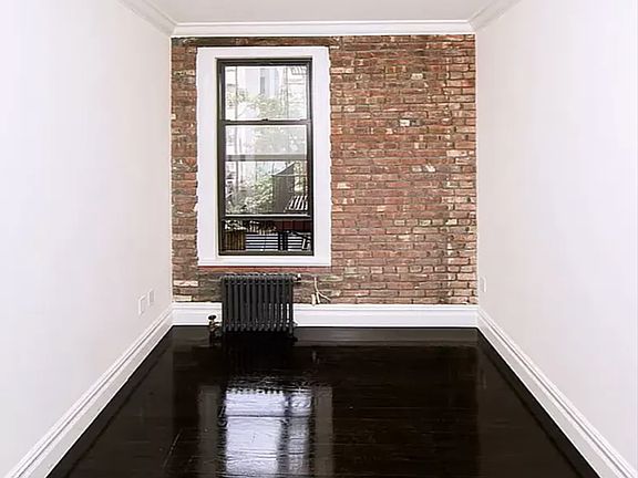 3rd image of 133 E 4th St APT 3