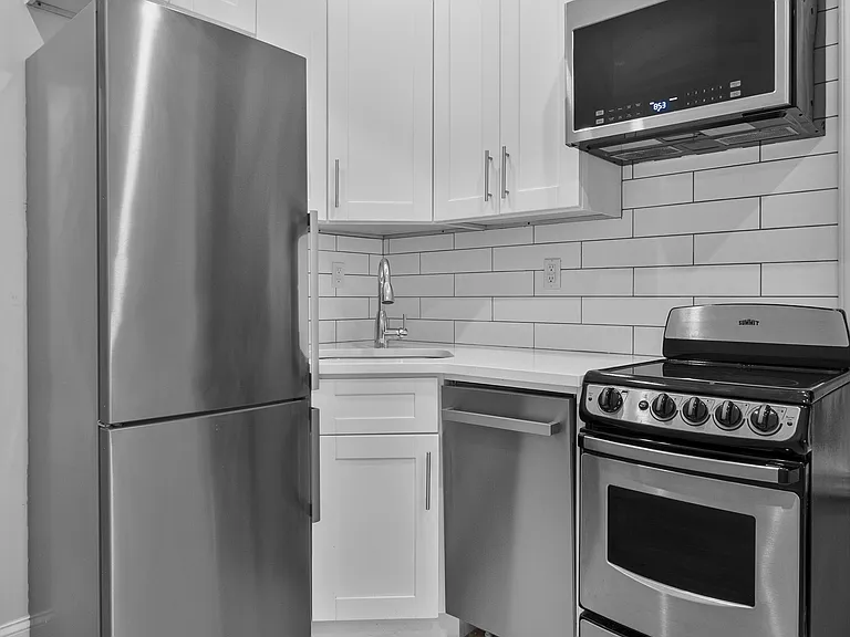 168 E 82nd St #1A — Photo 2