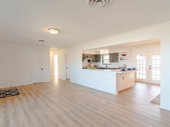 3rd image of 7408 Bridges Ave