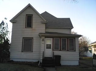 1020 W 7th St, Waterloo, IA 50702