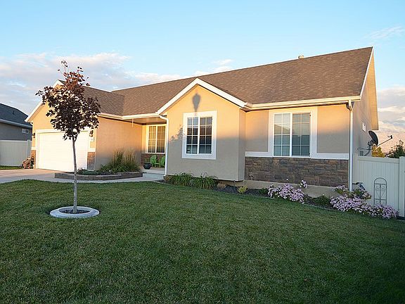 2nd image of 358 W Cinnamon Cir