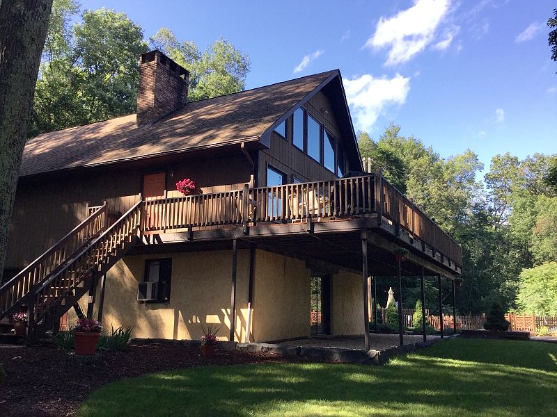 1st image of 8 Dorchester Dr