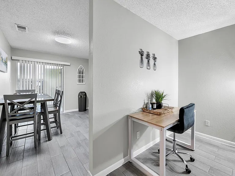 4805 Rainbow Cir #1 — Photo 2