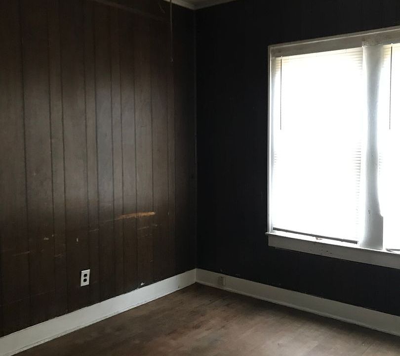 2nd image of 529 Webster St