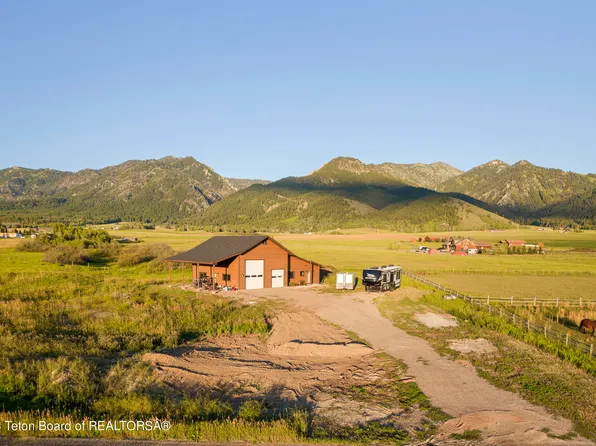 330 Gallup Dr, Etna, WY 83118