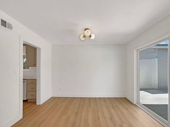 3rd image of 10024 Odessa Ave #2
