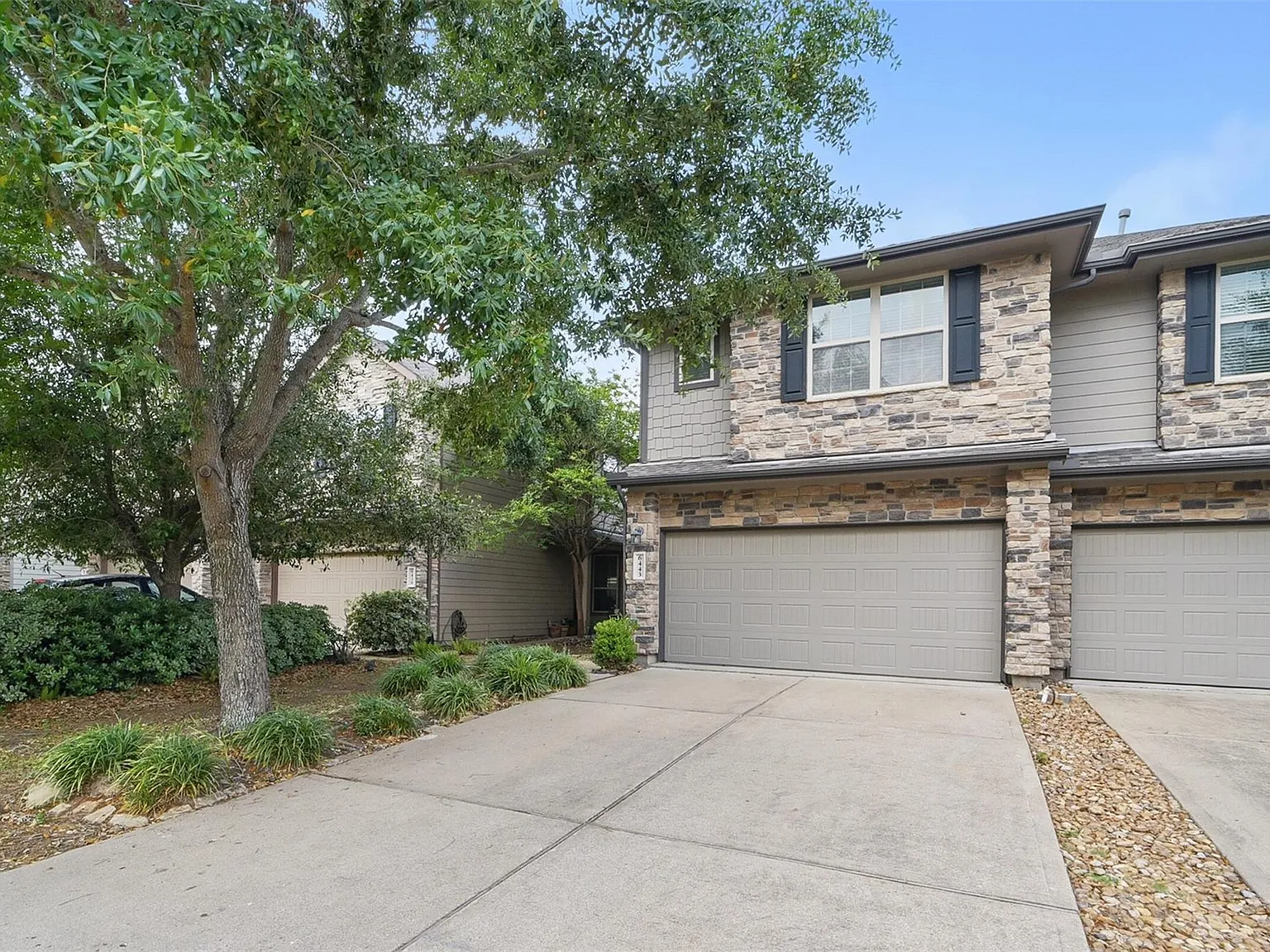 3 bed, 2.5 bath, 1567 sqft, $2,100 — Photo 2