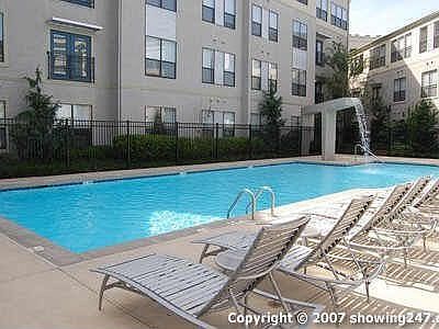 Resident's of Freedom Heights enjoy superb amenities and a great location in Poncey-Highland.