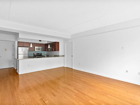2nd image of 555 W 23rd St APT N10f