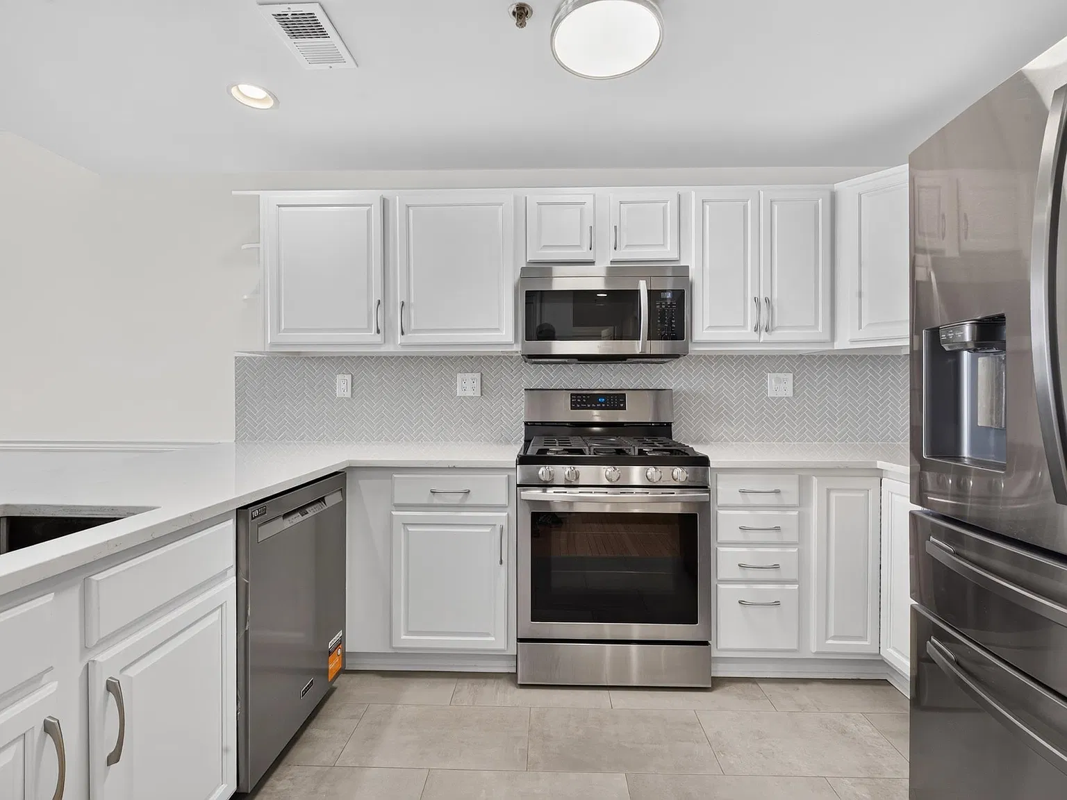 2 bed, 2.0 bath, $5,000 — Photo 3