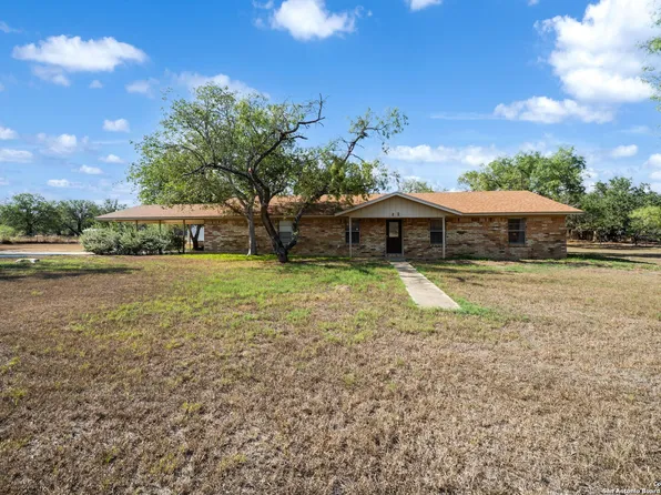 82 PULLIAM DR, Pleasanton, TX 78064