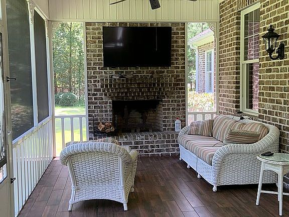 3rd image of 1223 Plantation Cir