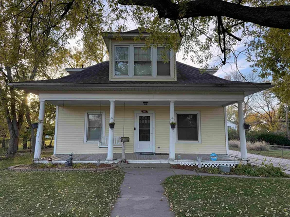 401 Cherry St, Louisville, NE 68037