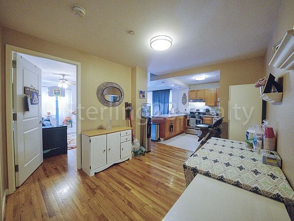 5th image of 2550 Crescent St APT 2A