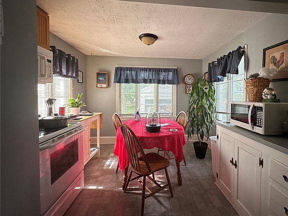 5th image of 135 Hamilton St