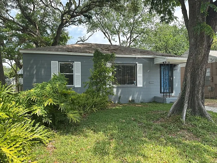 815 W Plymouth St — Photo 2