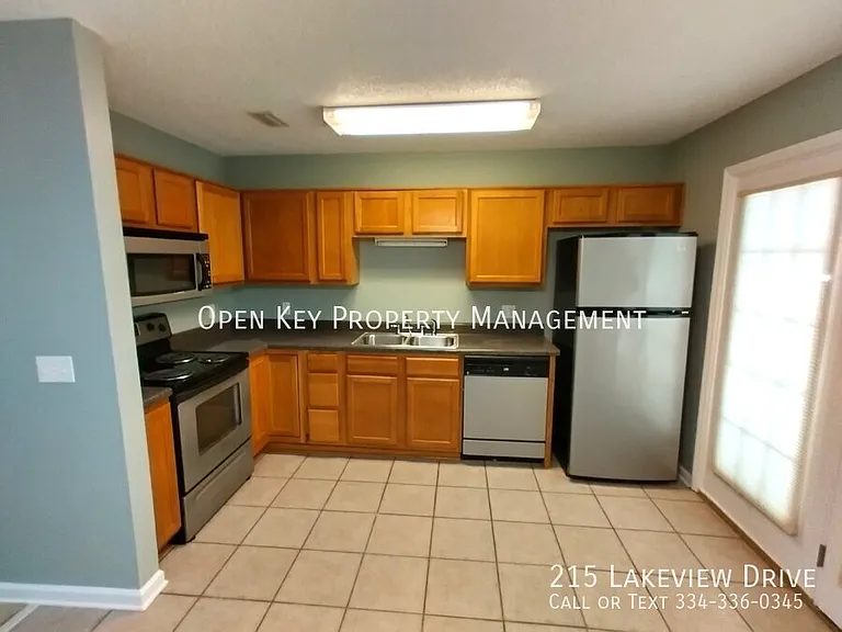 215 Lakeview Dr — Photo 7