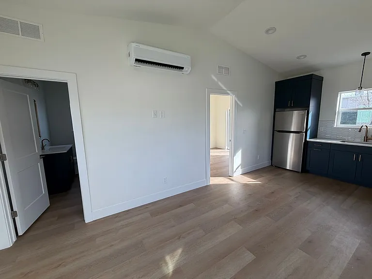 1410 S Newell St #100 — Photo 5