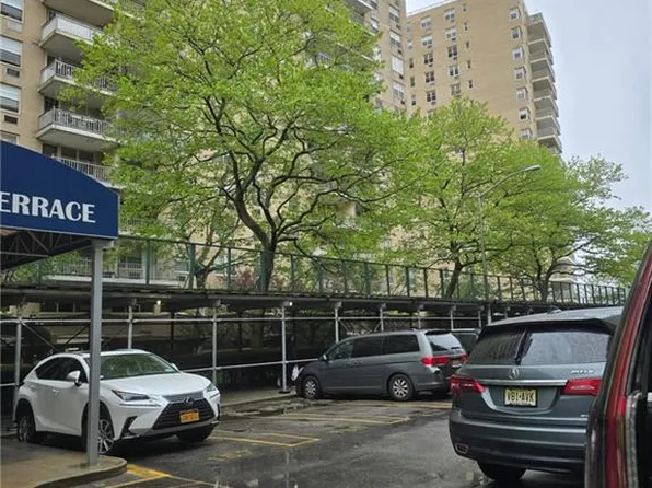 35 Seacoast Ter APT 14W, Brooklyn, NY 11235