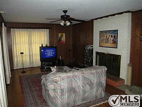 3rd image of 2352 Las Cruces Ln