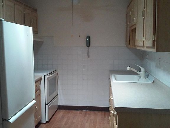 5th image of 842 Inverness Court #C