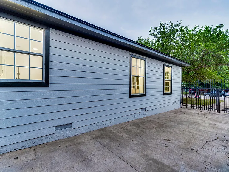 4728 Houghton Ave — Photo 31