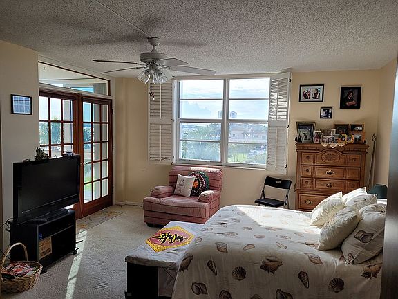 MBR 20x15 feet
windows open