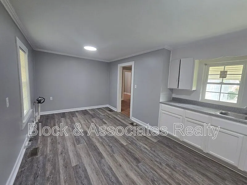 3 bed, 1.0 bath, $1,300 — Photo 4