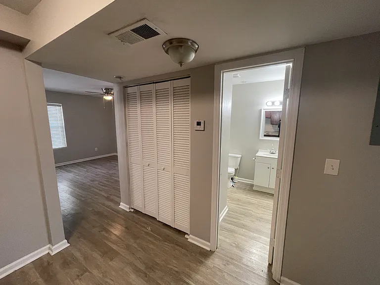 University Crossings Apartments — Photo 10