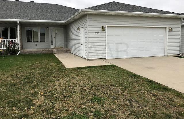 1st image of 2525 Pembrooke Dr