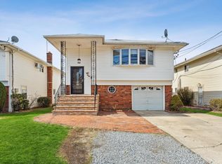 2 Henry St, Valley Stream, NY 11580