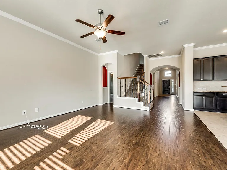 1404 Nacona Dr — Photo 9