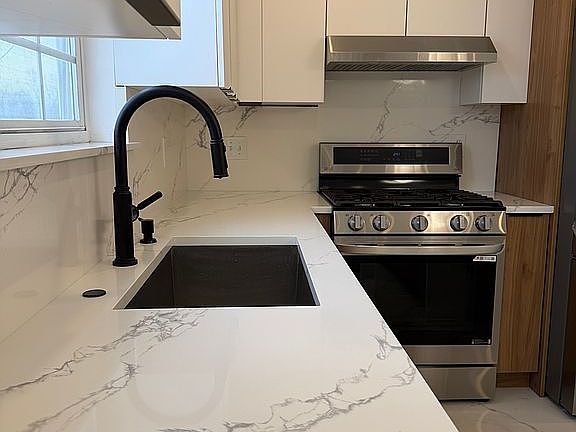 4th image of 78 Kristopher Dr